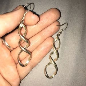 Light weight Dangle twist earring